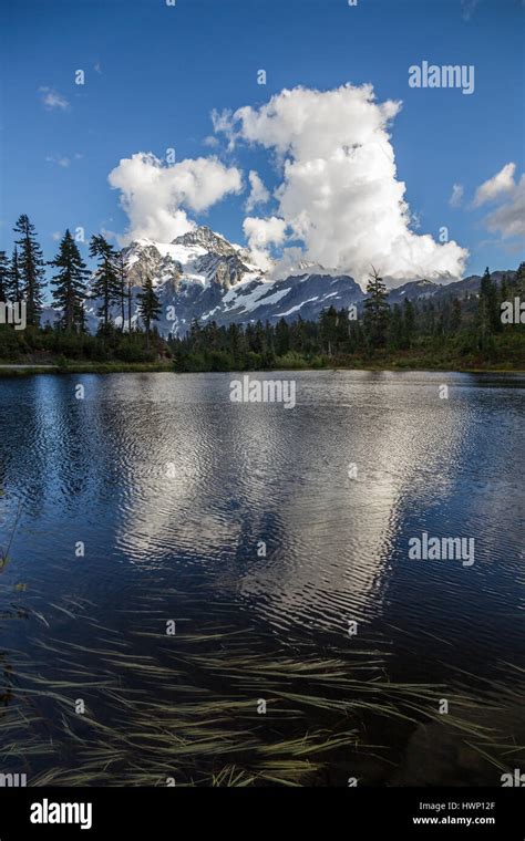 Mount Shuksan In Reflection In Hi Res Stock Photography And Images Alamy