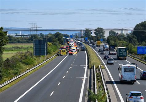 A61 Bei Hockenheim A61 Nach Unfall Blockiert Update