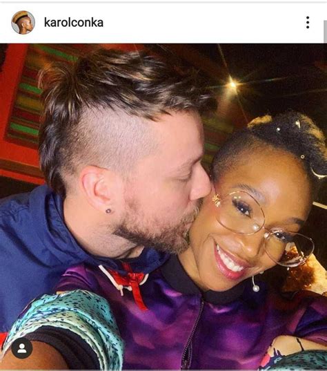 Karoline dos santos oliveira (curitiba, 1 de janeiro de 1986), mais conhecida como karol conká, é uma rapper, cantora, compositora, produtora, apresentadora e atriz brasileira. Karol Conka assume namorado e é atacada pela cor da pele ...