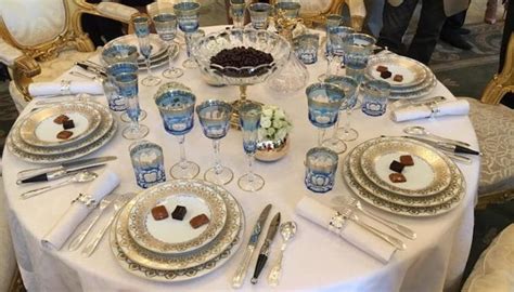 Comme pour tous types d'ustensiles utilisés dans votre maison, le choix des couverts de table se fait à la fois en fonction de votre goût personnel, du style et du décor de votre. Comment mettre sa table sur son 31 ? ou l'art de recevoir ...
