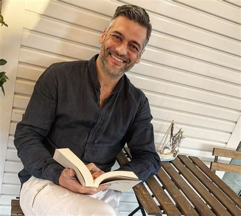 Αυτό είναι το φύλο του μωρού που περιμένουν με την σύζυγό του. Στέλιος Κρητικός: Θα γίνει μπαμπάς για τέταρτη φορά - Ο ...