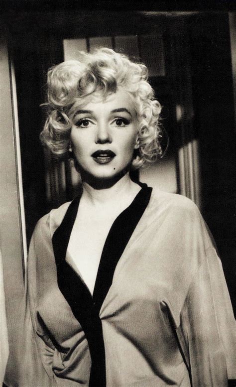 rare marilyn monroe photo detail shot on the set of some like it hot 1959 dir billy wilder