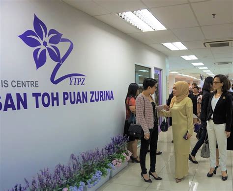 Tony tan is at yayasan toh puan zurina. CSR : Encore Melaka Charity Shows for Yayasan Toh Puan ...