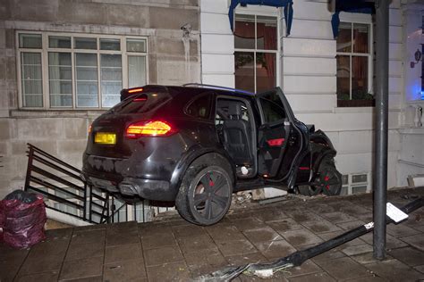 Police Hunt For Driver Of £40k Porsche Cayenne Which Crashed Into Front