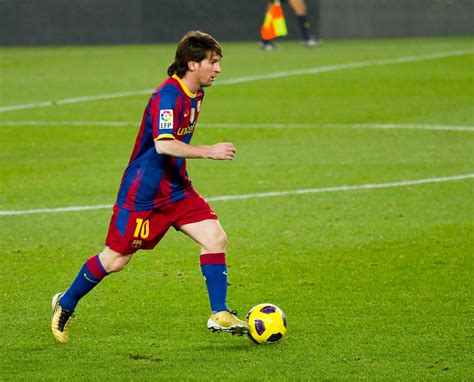 Pictures Of Messi Playing Soccer
