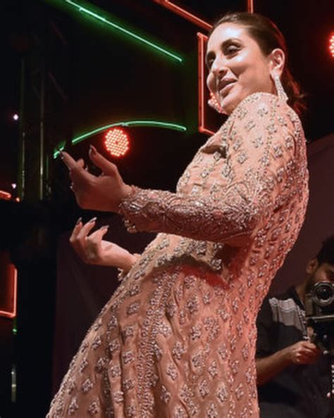 Watch Kareena Kapoor Khan Shakes A Leg On ‘chammak Challo Bollywood News Bollywood Hungama