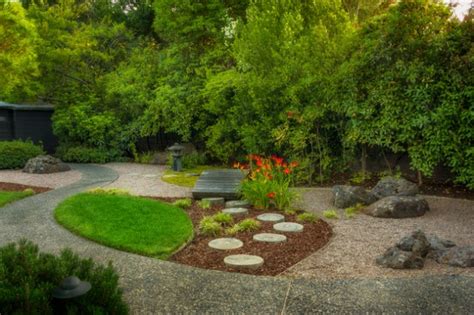 17 Creative Round Stepping Stone Designs For Your Beautiful Garden