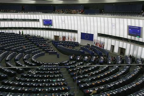 Umfassende darstellung der geschichtlichen entwicklung der gemeinschaft und der ziel sowie ihrer organe und deren aufgaben. File:Hemicycle of Louise Weiss building of the European Parliament, Strasbourg.jpg - Wikipedia