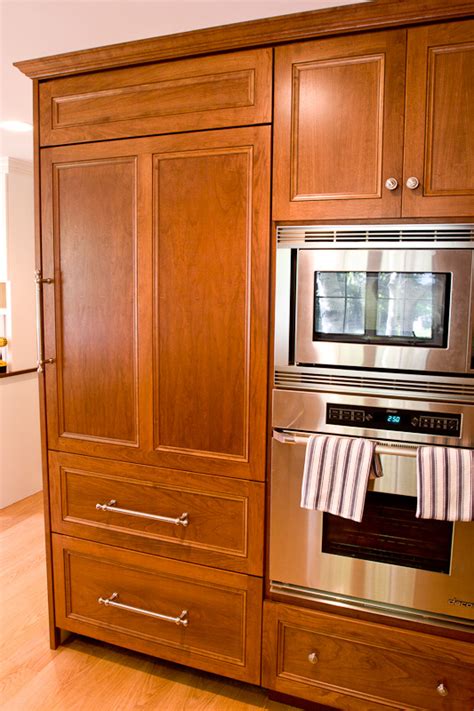 New custom kitchen cabinets can transform your project with proper style, enhanced functionality, and unbeatable value. Built-in Sub-Zero refrigerator & cabinet doors ...