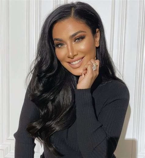 Life Changing Makeup Hacks By The Top Beauty Influencer Huda Kattan