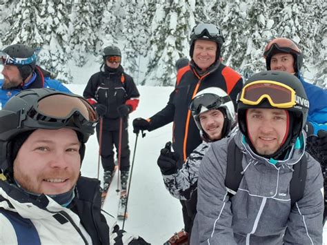 Tanarul nu a trecut proba etilotestului. Președintele Klaus Iohannis, la schi în Munții Șureanu ...