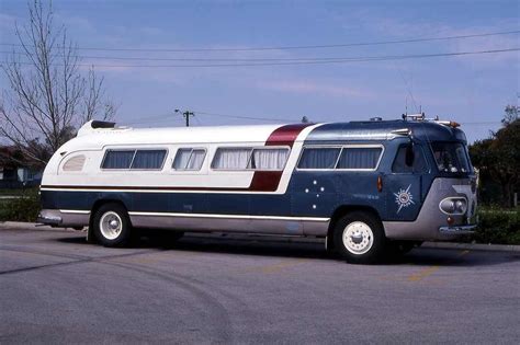 A Different Paint Scheme I Like Vintage Motorhome Bus Motorhome Camper