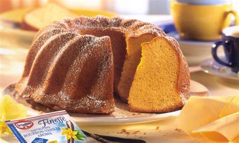 Kuchen auf ein kuchengitter setzen. Lockerer Vanille-Gugelhupf | Rezept | Vanillekuchen ...