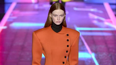 Mode Trend 2022 Das Sind Die 4 Wichtigsten Trendfarben Für Den Herbst