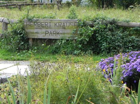 Ortsteil neukölln, bezirk neukölln, berlin, 2019. Herbert-Krause-Park, Berlin-Neukölln, High-Deck-Siedlung ...