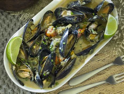 Thai Inexperienced Curry Mussels Recipe Kitchendyes
