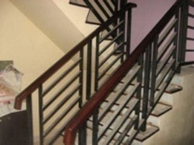 Pembuatan pagar kanopi: RAILING TANGGA MINIMALIS DIADUKAN DENGAN KAYU