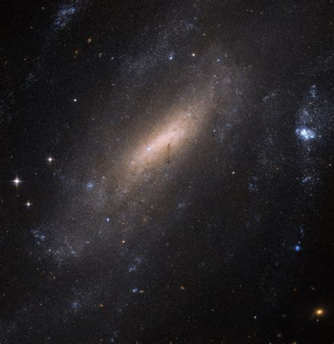Hubble Observes Barred Spiral Galaxy Ic 5201 Astronomy Sci