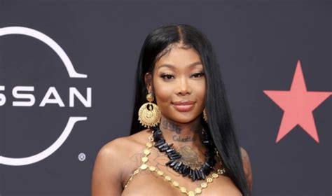 Summer Walker Trashed Over Her Outfit Exposing Herself At The BET Awards Red Carpet Page