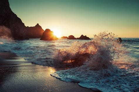 Обои море океан природа солнце закат рассвет волны горы на