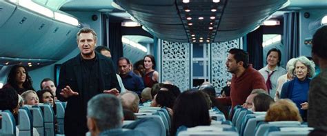 V prvé řadě to, že se neeson zapojí do akce již v první polovině filmu a za druhé má podstatně adrenalinovější vývoj. Non-Stop Movie Review & Film Summary (2014) | Roger Ebert