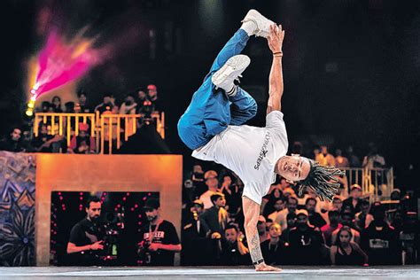 參加2012倫敦夏季奧運會的運動員總人數 將超過一萬，其中女性運動員所佔的比例再次超過40%。 在國際奧委會的壓力下，過去曾拒絕派出女性運動員的三個國家也暗示它們準備派出女性運動員參賽。 這 是現代奧林匹克運動自從於1896年開始以來，消除性別差距的百年努力的結果。 把鼠標放到圖標上. 霹靂舞成巴黎奧運項目 - 晴報 - 體育 - 體育 - D201209