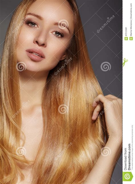 Fashion Long Hair Beautiful Blond Girl Healthy Straight Shiny Hair