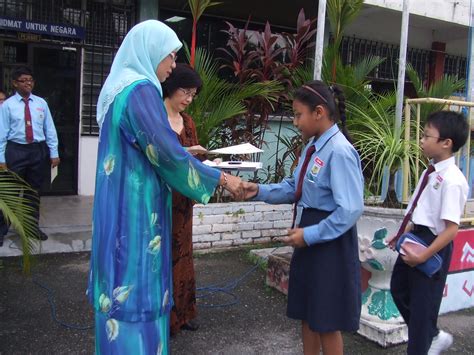 Skill ataupun pengetahuan untuk pihak tertentu menyediakan banyak sijil dalam waktu singkat juga amat penting. SEKOLAH KEBANGSAAN KAMPUNG BARU: Penyampaian Sijil ...