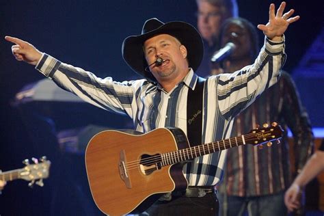 Garth Brooks Sings Happy Birthday At His Concert But Fan Cries As He