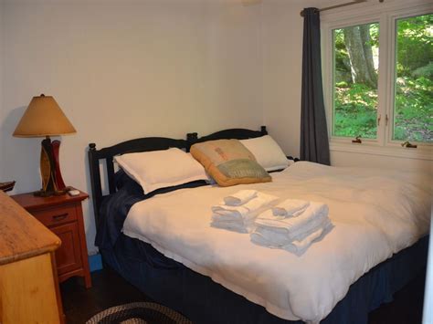 We are a service oriented cottage rental internet listing and property management service specializing in showcasing vacation cottage rentals in grand bend, bayfield and other areas on the lake huron shoreline. Port Carling cottage rental - Bedroom 2 | Cottage rental ...