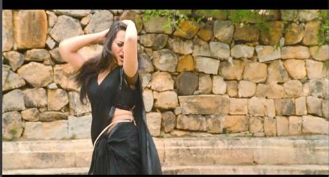 Sonakshi Sinha In Hot Saree In Rowdy Rathore Bollywood News Updates Videos Songs Upcoming