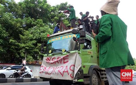 Indoleft Students Across Indonesia Protest Draconian Criminal Code