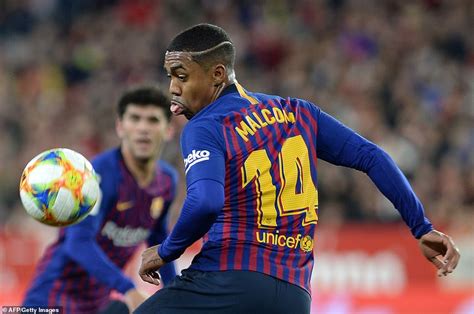 Şampiyonluk mücadelesi veren takımlar arasındaki. Sevilla 2-0 Barcelona: Sevilla win Spanish Cup quarter ...