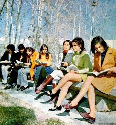 Iranian Women In 1979 Just Before The Islamic Revolution Iranian Women Iranian Fashion