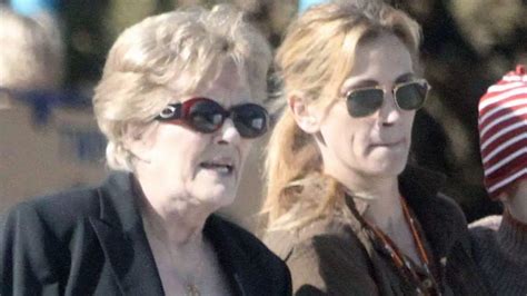 Julia Roberts Mum Dies Aged 80 After Battling Lung Cancer Just A