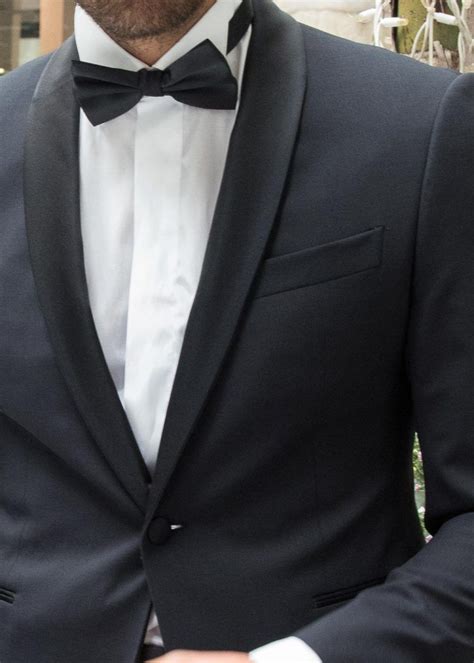 Per il 2018 gli abiti da sposo da valutare sono firmati, come sempre, dai più grandi brand del settore. abito sposo armani 2019 - Cerca con Google (With images ...