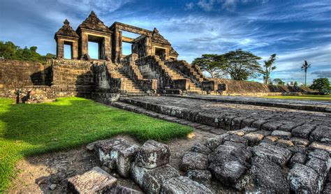 Menyingkap sejarah seni bina islam, merupakan khazanah diwarisi dari satu era kegemilangan ribuan tahun dahulu di negara islam. ..Serpihan peninggalan Kerajaan Majapahit dijumpai di ...