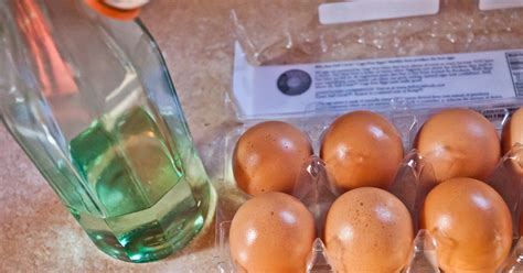 Below are two possible benefits that egg yolks could offer the hair. Egg Yolk & Olive Oil for Hair | LIVESTRONG.COM