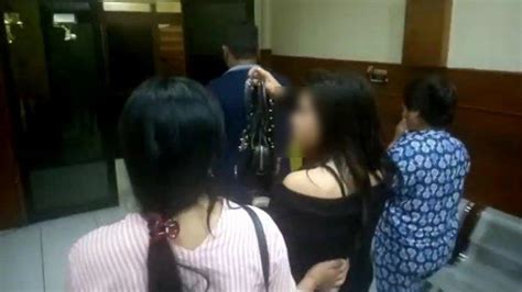 Dua Tersangka Kasus Prostitusi Di Bandung Manfaatkan Media Sosial Tawarkan Sejumlah Perempuan