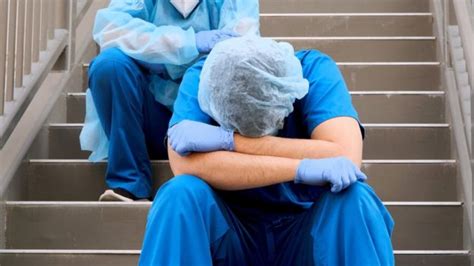 Do Medo Da Covid 19 à Desolação Enfermeiros Enfrentam Danos