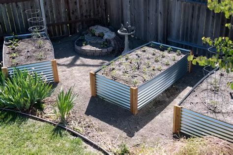 Awesome Patio Garden Planter Box Plans Ideas