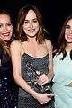 Dakota Johnson Jokes About Her Boobs During People S Choice Awards 2016