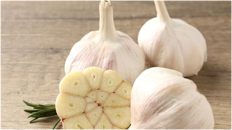 Is Eating Garlic On Empty Stomach Is Good For Health Know Advantages And Disadvantages India Tv