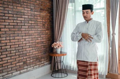 Asri menerangkan kelebihan ibadah malam, serta kenapa ia menjadi rahsia kekuatan nabi. Cara mendapatkan solat yang khusyuk