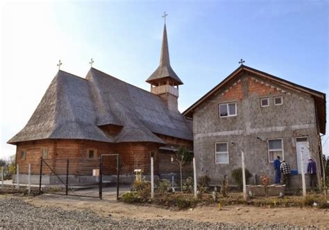 Sărbătorirea hramului a debutat duminică, 20 mai 2018, când, în biserica parohiei, a fost săvârşită slujba vecerniei unită cu litia. Biserica Ortodoxa Sfintii Imparati Constantin si Elena ...
