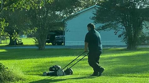 Firefighters Mow Louisiana Womans Lawn While She Was Hospitalized Kiro 7 News Seattle
