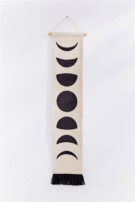 There's not a whole lot of nature watching in fort worth, so i'll just have to bring it inside with me the best that i can. Moon Phase Wall Hanging in 2020 | Crochet wall hangings, Moon wall art, Wall hanging