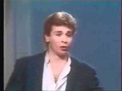 Roberto alagna is a renowned opera star; Roberto Alagna 1987 La Danza - YouTube