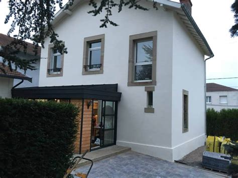 Façade droite sans obstacle en forme de carré avec 4 fenêtres et 1 porte. Ravalement façade Nancy | Façadier Nancy