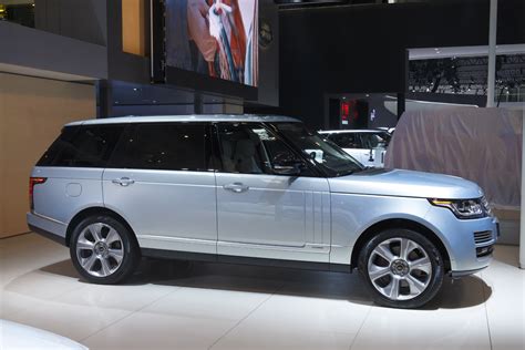 A regular range rover seats five, a smaller range rover sport and the forthcoming discovery sport (freelander replacement) seat up. Her Majesty The Queen Has a Hybrid Range Rover LWB ...